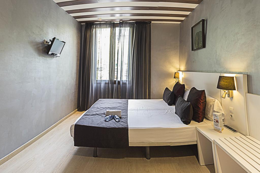 Hostemplo Sagrada Familia Guest house