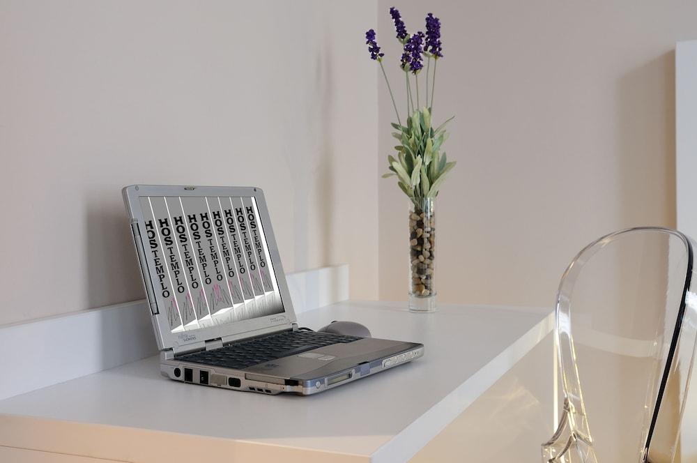 Hostemplo Sagrada Familia Guest house 3*