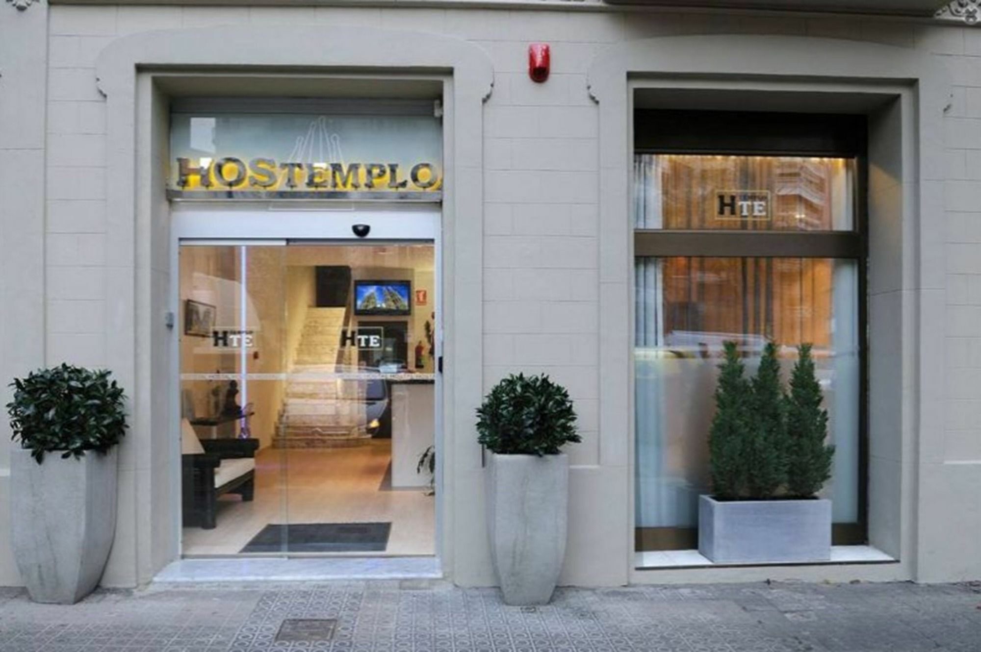 Hostemplo Sagrada Familia Guest house 3*